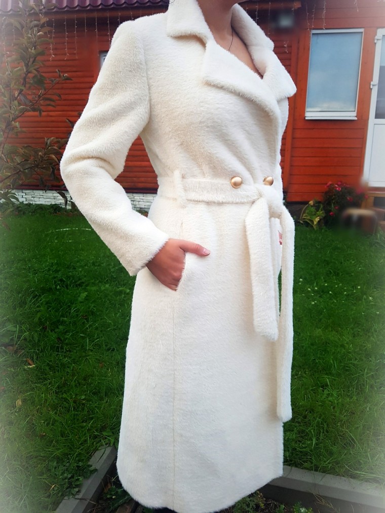 Белое пальто из ангоры с чем носить